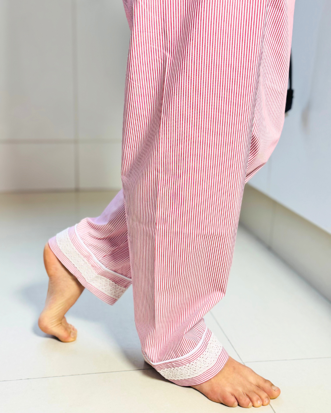 Pijama líneas rojas